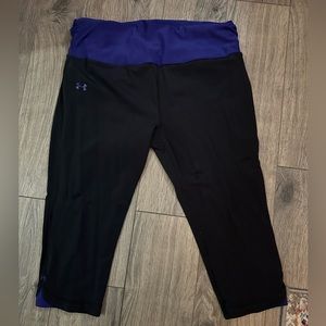 Under Armour Dry fit below knee leggings. Size Large.
